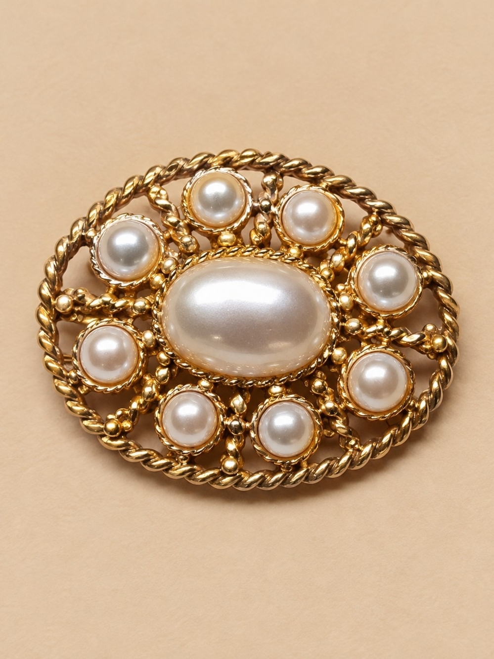 Gold-Tone Faux Pearl Oval Brooch Classic Women Jewelry